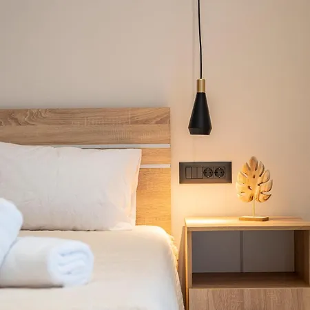 The Neptunian Апартаменты